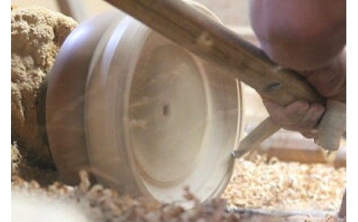 漆 7寸盆付 5.5寸菓子器 ケヤキ【ケヤキ材 摺り漆 国産天然木 おしゃれ プレゼント 記念 お祝い ふっくらとしたデザイン 木製食器 日用品 キッチン用品 木製 盆付き 神奈川県 小田原市 】 142069_AR026