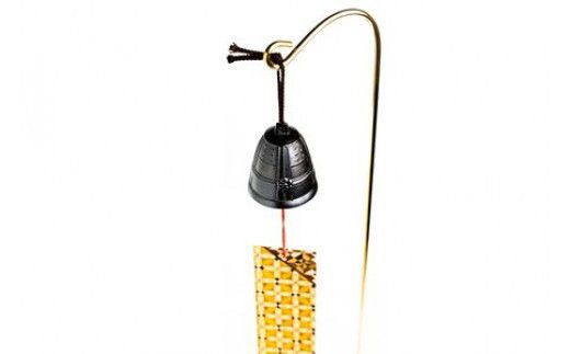 砂張 吊鐘風鈴 寄木短冊付き 鋳物掛台セット【寄木短冊 風鈴 鋳物掛台 銅合金 寄木細工 小田原伝統工芸 コラボ商品 青銅 室町時代から受け継ぐ 伝統 小田原市伝統 神奈川県 小田原市 】 142069_AS006