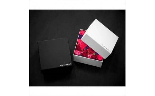 季節のお花でボックスアレンジメント（16cm×16cm）【 神奈川県 小田原市 】 142069_BN035