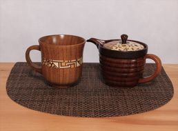 【箱根寄木細工　ティーポット＆マグカップセット】軽くて割れにくく保温性が高い木製ティーセットを、寄木細工で彩りました。【 キッチン用品 食器 雑貨 日用品 木製食器　職人メイド 工芸品 職人の手作り おしゃれ食器 神奈川県 小田原市 】 142069_CW042