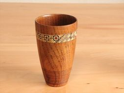 【箱根寄木細工　ジョッキ】伝統工芸品で乙な一杯！木肌が作るクリーミーな泡立ち、結露しにくいのも嬉しい！【 キッチン用品 食器 雑貨 日用品 木製食器　職人メイド 工芸品 職人の手作り おしゃれ食器 神奈川県 小田原市 】 142069_CW045