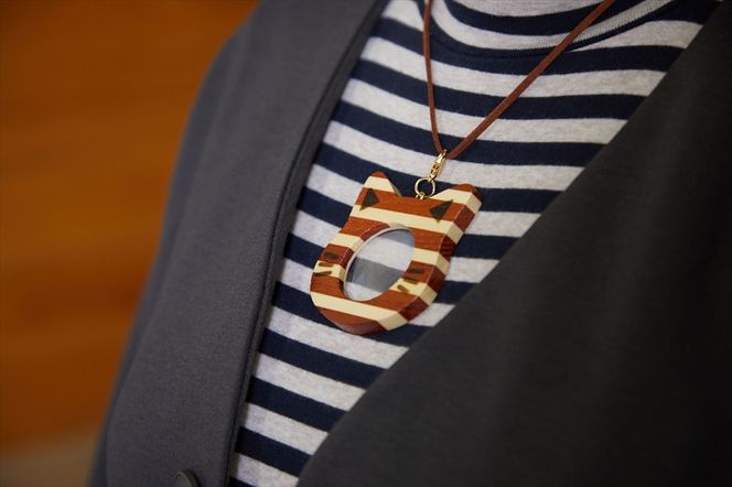 【箱根寄木細工　ペンダントルーペ　ねこ】手軽で可愛い便利なネックレス【 ルーペ 神奈川県 小田原市 】 142069_CW070