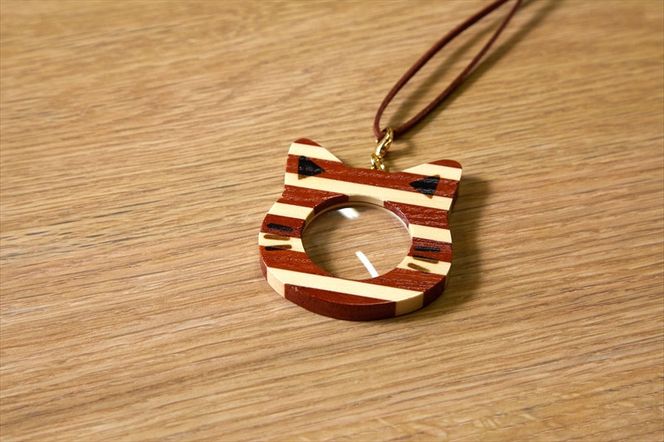 【箱根寄木細工　ペンダントルーペ　ねこ】手軽で可愛い便利なネックレス【 ルーペ 神奈川県 小田原市 】 142069_CW070