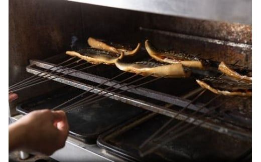 【定期便2ヶ月に1回 合計6回】《料亭 門松》料亭の季節の魚詰め合わせ＆料亭の和豚もち豚のシチューセット定期便（2ヶ月に1回 合計6回お届け）【惣菜 おかず 豚肉 ぶた 冷凍 家庭用 自宅用 贈答品 贈答用 ギフト お取り寄せ 御中元 お中元 お歳暮 贈り物 神奈川県 小田原市 】 142069_DM011