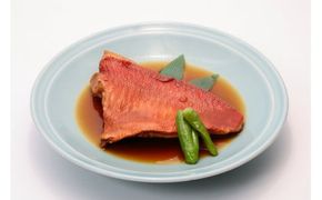 創業明治21年　老舗駅弁屋の「金目鯛の煮付け」と「東華軒の自家製とりそぼろ」セット【金目鯛 キンメダイ キンメ 煮つけ 煮付け 姿煮 1尾 惣菜 おかず 家庭用 自宅で とりそぼろ 駅弁 神奈川県 小田原市 】 142069_EX001