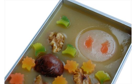 【秋の紅葉と満月に浮かぶうさぎ。絵画のような“進化系ネオ和菓子”】“安納芋”の芋羊羹「錦秋の月」 創業昭和10年 小田原 伊勢屋〈出荷時期:2025年10月1日～2025年11月30日〉【 和菓子店 神奈川県 小田原市 】 142069_FB009