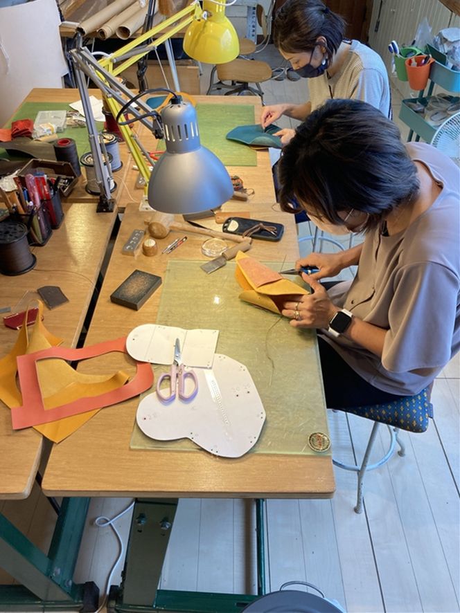 【ミニミニウォレット】ワークショップ体験チケット【革細工 革小物 イタリアンレザー オリジナル革小物 牛革 豚革 財布１個 ベジタブルタンニン 革細工体験　3時間程度 手作り 靴工房 工房 神奈川県 小田原市 】 142069_FC008