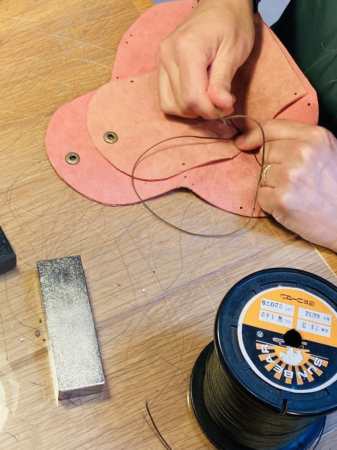 【ミニミニウォレット】ワークショップ体験チケット【革細工 革小物 イタリアンレザー オリジナル革小物 牛革 豚革 財布１個 ベジタブルタンニン 革細工体験　3時間程度 手作り 靴工房 工房 神奈川県 小田原市 】 142069_FC008