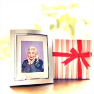 シニア向け出張撮影【小田原市在住のモデルさん限定】【ヘアメイク メイク 仕度手伝い プレゼント 親孝行 写真 写真撮影 写真加工 2Lプリント フォトフレーム 美肌加工 記念 記念撮影 記念写真 予約制 事前予約 写真データ 神奈川県 小田原市 】 142069_FM001