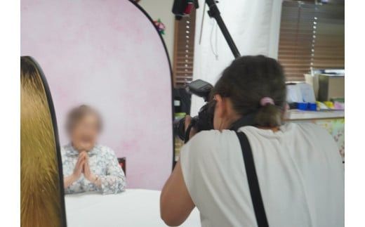 シニア向け出張撮影【小田原市在住のモデルさん限定】【ヘアメイク メイク 仕度手伝い プレゼント 親孝行 写真 写真撮影 写真加工　L版プリント  美肌加工 記念 記念撮影 記念写真 予約制 事前予約 写真データ 神奈川県 小田原市 】 142069_FM002