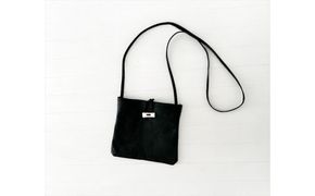 鹿の角ボタンのサコッシュ(ブラック)【 神奈川県 小田原市 】 142069_GN001