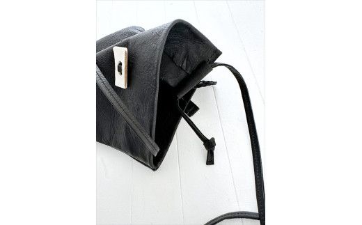 鹿の角ボタンのサコッシュ(ブラック)【 神奈川県 小田原市 】 142069_GN001