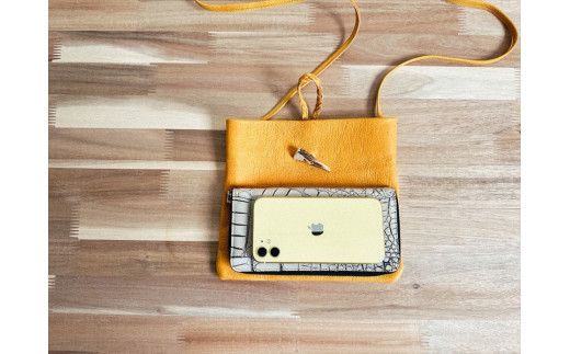 鹿の角ボタンのウォーカーズサコッシュ(イエロー)【 神奈川県 小田原市 】 142069_GN010VC01