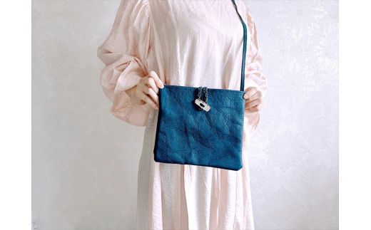 鹿の角ボタンのウォーカーズサコッシュ(ブルー)【 神奈川県 小田原市 】 142069_GN010VC02