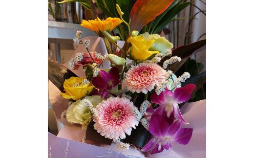 季節の生花アレンジ　Sサイズ 【 フラワー アレンジメント お花 ギフト プレゼント 贈り物 誕生日 お祝い 神奈川県 小田原市 】 142069_HQ001