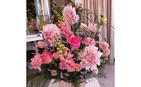 季節の生花アレンジ　Lサイズ 【 フラワー アレンジメント お花 ギフト プレゼント 贈り物 誕生日 お祝い 神奈川県 小田原市 】 142069_HQ003