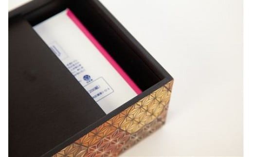 【箱根寄木細工　ティッシュケース　亀甲】お部屋の雰囲気作りのアクセントに 142069_CW010VC01