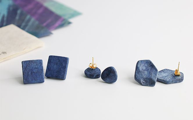 【奏華舎】～装う土佐和紙～ 手漉き藍紙ピアス（藍  / ロッカク  / アレルギー対応）