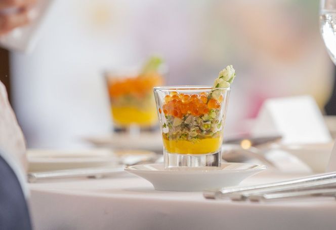 【東京丸の内】Sens & Saveurs（サンス・エ・サヴール）北海道白糠食材SPECIALランチコース 2名様