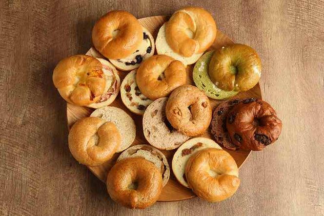 わっぱ堂 ふわもち ベーグル セット 詰め合わせ 10種 バラエティー 豊富 いちじく 抹茶 ブルーベリー チーズ ベーコン 国産 小麦 自家製 厳選 個包装 保存 便利 パン 食品 朝食 おやつ お取り寄せ グルメ 愛知県 碧南市 送料無料 H049-037