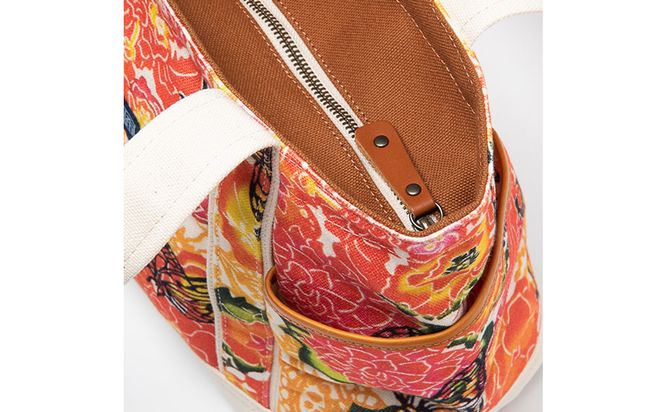 「琉球帆布」ショッピングトート / バタフライ - 帆布 布 丈夫 トートバッグ 琉球紅型 人気 紅型作家 RYUKA 新垣優香 おしゃれ レディース ファッション お出かけ かばん 鞄 手仕事 手づくり ハンドメイド 琉球帆布 伝統技術 沖縄県 八重瀬町【価格改定】