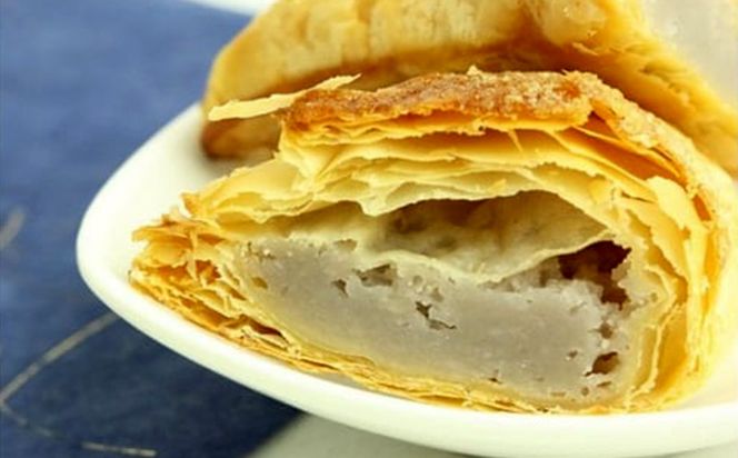 金武町特産　田芋シューと田芋パイセット 素朴な甘さ ターンム オリジナル 特産品 スイーツ クリーム 食感 手作業 家族 お気に入り 美味しい 人気 おすすめ 地元 沖縄県 特別な 食品 デザート 産地直送 送料無料