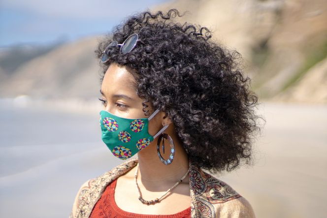 《天然柿渋×京の伝統技術》裏側でお洒落する肌に優しいシルクマスク 《布 京都 伝統 京友禅 着物 羽織 オシャレ 派手 調節可能》