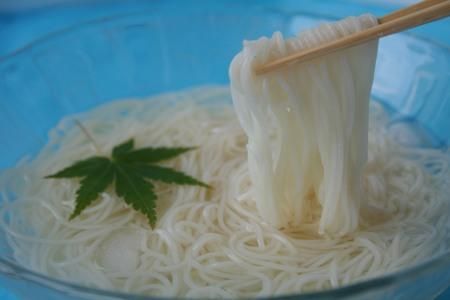 【毎月お届け6回】毎月変わる神埼の麺とお茶3本 【定期便 お茶 麺 嬉野茶 八女茶 知覧茶 素麺 乾麺 生めん 定期便】(H047111)