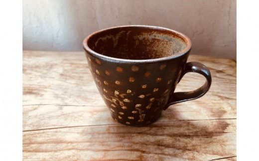 ＜南陶窯＞広口マグカップ【ドット】 〇 読谷村 やちむん 陶器 焼き物 久場政一 沖縄 新生活 水玉 うちなーすぐりむん コップ 地場産品 手作り 人気商品 伝統工芸品 色違い有 ギフトに おおきめ オススメ