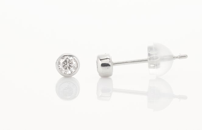 J011-4 ARC-EN-CIEL プラチナ ダイヤ ピアス（計0.16ct）【鑑別書付き ジュエリー プレゼント ギフト ファッション アクセサリー 贈り物 贈答 お祝い 記念日】