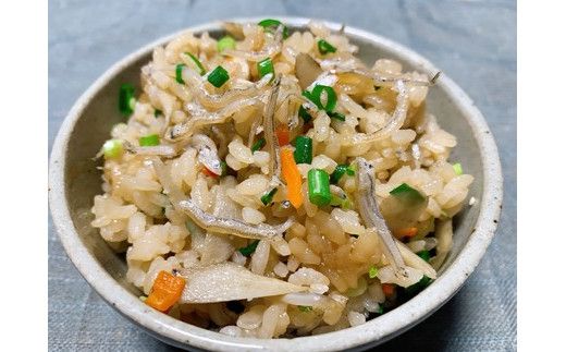 R6-751．【6回定期便】老舗海産物店の土佐黒潮こだわりちりめんじゃこ560g（計3.36kg）