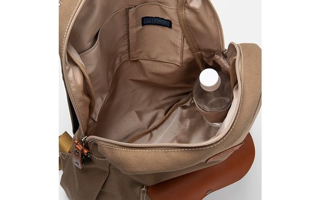 「琉球帆布」ビーンズリュック / ライトブラウン - 帆布 布 バッグ 鞄 かばん ユニセックス 手づくり ハンドメイド 馴染みやすい 茶色 人気 シンプル おしゃれ 使うほど 馴染む 牛革 定番 琉球帆布 伝統技術 沖縄県 八重瀬町【価格改定】