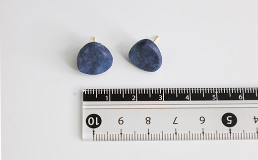 【奏華舎】～装う土佐和紙～ 手漉き藍紙イヤリング（藍  / サンカク  / アレルギー対応）