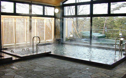 【M-391】グリーンパーク想い出の森 バンガロー宿泊プラン・くつき温泉てんくう入浴券付（平日利用/１棟) ［高島屋選定品］