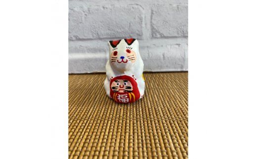 達磨抱き卯(うさぎ)手作り張子人形【埼玉県 春日部市 達磨抱き卯 うさぎ 干支 置物 手作り 張子人形  縁起物 伝統工芸 ギフト】(AW011-1)