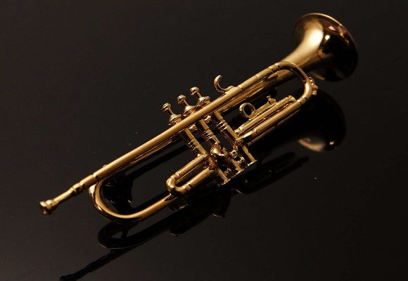 K18　トランペットブローチ　BO-6