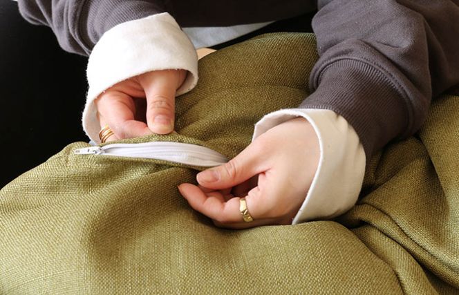 099H2717 国産ビーズソファー(カーキ) トライアングル