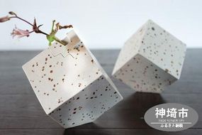 花器 キューブ(中) 白 【一輪挿し 手作り 陶器 オブジェ インテリア 癒し 贈り物】(H038108)