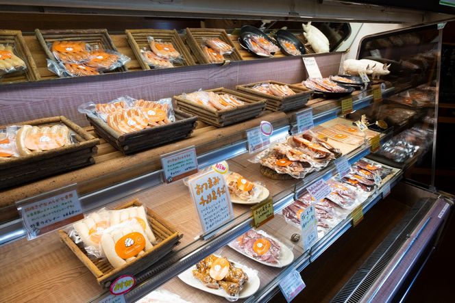 手造りハム工房シュヴァインハイムのギフトセット 金賞受賞 ドイツ仕込み ソーセイジ ソーセージ ウインナー 人気 詰め合わせ 食べ比べ 肉 加工肉 粗挽き チョリソー ロースハム ベーコン 豚肩ロース ジャーキー キャンプ BBQ ギフト おすすめ 贈り物 H003-038