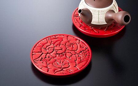 B4083 村上木彫堆朱 急須台（牡丹唐草）