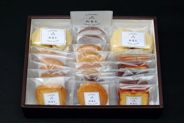03 手作り焼き菓子詰め合わせ（18種類21袋入） 10,000円