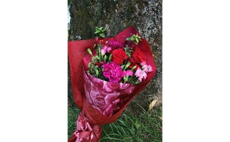 大人っぽいピンクレッド系の花束（ROSSO：ロッソ） SWAF013
