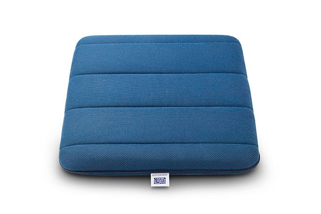 エアウィーヴ　クッション （ネイビー）