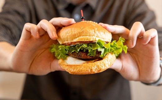 カフェシュエット ＜プレミアム ハンバーガー＞ 引換券 2枚 | お食事券 食事券 チケット 体験 体験型 飲食店 観光 旅行 北海道 釧路町 釧路超 特産品 121-1244-13