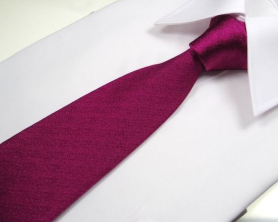 郡内織物「富士桜工房」シルクネクタイ『燻』梨地無地 つつじ色 FAA1049