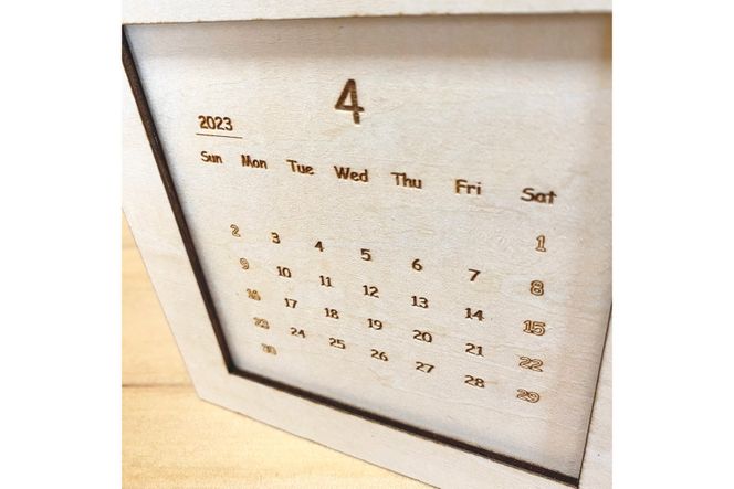 カレンダー ウッドカレンダー 木製ケース(縦14cm×横14cm×厚さ4.5cm)付き 木製 卓上 インテリア 雑貨 / MDF / 石川県 宝達志水町