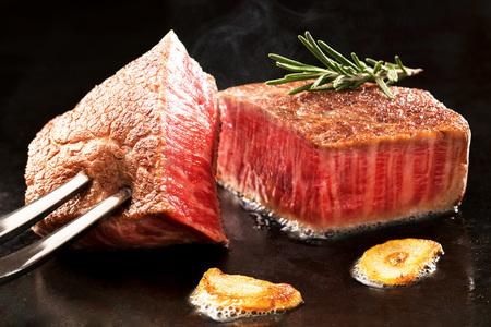 佐賀牛ヒレシャトーブリアン200g×5枚【10ヶ月連続定期便】【定期便 10回 ステーキ ヒレ 冷凍 A4 A5 赤身 牛肉 希少部位 ブランド牛 人気 ランキング 佐賀県産 黒毛和牛】(H065141)