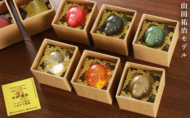 白老 熊マスクピンバッヂ 2個セット＜木彫工芸家 山田祐治・能登康昭 各デザイン1点ずつ＞ BG03 