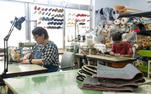 「琉球帆布」お散歩バッグ （RYUKAバタフライ）- 帆布 布 トート トートバッグ 琉球紅型 人気 紅型作家 RYUKA 新垣優香 おしゃれ レディース ファッション お出かけ かばん 鞄 手仕事 手づくり ハンドメイド 琉球帆布 伝統技術 沖縄県 八重瀬町【価格改定】