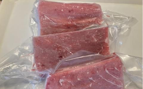 【年内配送】お刺身 や 漬け丼 に！ 天然まぐろ キハダマグロ 赤身 約1kg 5～6人前 海鮮 魚 魚介 まぐろ マグロ 鮪 刺し身 さしみ 切り身 切身 天然 グルメ ごちそう おかず お取り寄せ 高知県 四万十市 四万十 しまんと 25-1000N